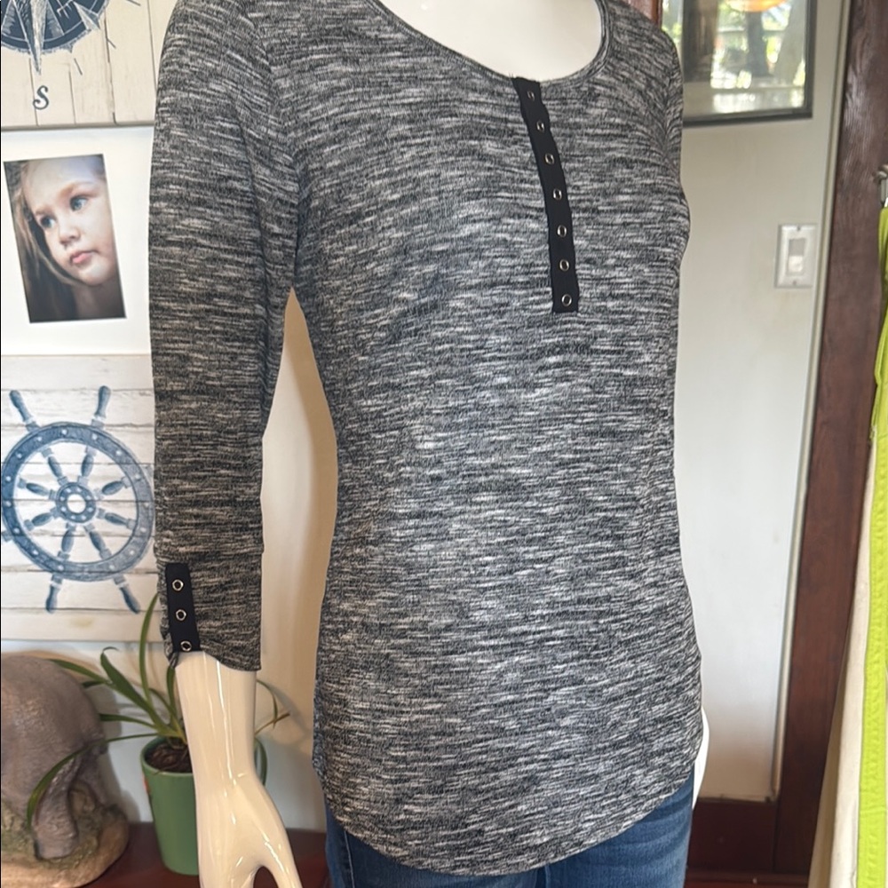 NWT Style&Co size small Women's Gray Top with Button Detail